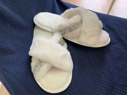 Ladies cream embellished sliders cream